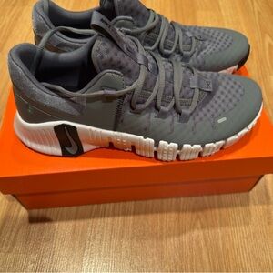Nike Free Metcon 5 Gray and White Men's Sneakers